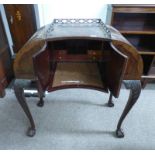20TH CENTURY WALNUT LADIES DESK WITH 3/4 GALLERY TOP & FITTED INTERIOR BEHIND 2 PANEL DOORS ON BALL