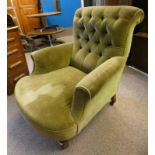EARLY 20TH CENTURY OVERSTUFFED BUTTON BACK ARMCHAIR ON TURNED SUPPORTS