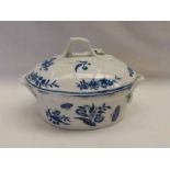 LATE 18TH CENTURY CAUGHLEY WARE BLUE AND WHITE LIDDED 2 HANDLED BUTTER DISH - 13.