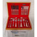 ONEIDA CASED 6 PLACE SETTING OF CUTLERY