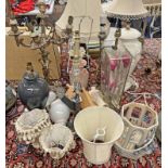 SELECTION OF TABLE LAMPS TO INCLUDE A GILT METAL CANDELABRA WITH FEMALE FIGURE TO BODY ON HARDSTONE