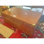 19TH CENTURY MAHOGANY & BRASS WRITING SLOPE WITH LIFT UP HINGED LID & SIDE DRAWER