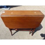 20TH CENTURY MAHOGANY SUTHERLAND TABLE ON SQUARE SUPPORTS 68 CM LONG