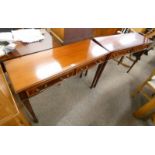 PAIR OF 20TH CENTURY MAHOGANY SIDE TABLE WITH 2 DRAWERS ON SQUARE TAPERED SUPPORTS.