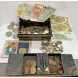 SELECTION OF NOTES AND COINAGE TO INCLUDE VARIOUS THREE PENCES,