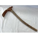 SHIPWRIGHT'S ADZE WITH METAL HEAD & WOODEN SHAFT Condition Report: Shaft is 70cm