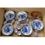 5 NANDO VICTRI DISHES, SHOE HORN,