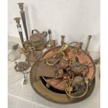 SELECTION OF BRASS WARE TO INCLUDE A COPPER MIDDLE EASTERN CIRCULAR TRAY, BRASS CANDLE STICKS,