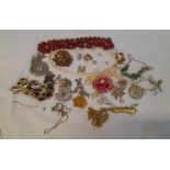 SELECTION OF VARIOUS JEWELLERY INCLUDING PASTE & OTHER NECKLACES, BROOCHES, PENDANTS,