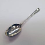 18TH CENTURY SCOTTISH PROVINCIAL SILVER DESERT SPOON BY JOHN STEVEN, DUNDEE,