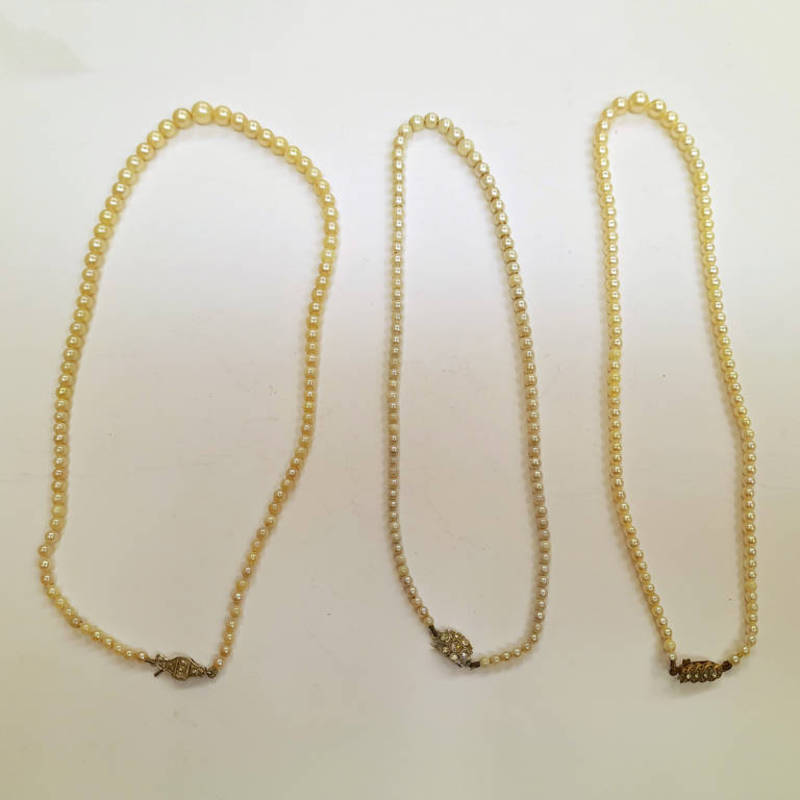 3 GRADUATED CULTURED PEARL NECKLACES,
