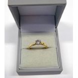 18CT GOLD DIAMOND SET RING 0.