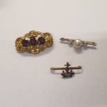 BAR BROOCH SET WITH HALF PEARL,