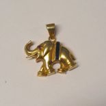 18CT GOLD ELEPHANT PENDANT SET WITH RUBY & SAPPHIRES - 3.5 CM LONG, 17.