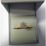 18CT GOLD DIAMOND CLUSTER RING, THE DIAMONDS APPROX. 0.