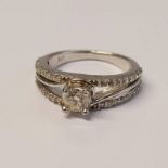 14K GOLD DIAMOND SET RING WITH DIAMOND SET SHOULDERS, THE PRINCIPAL DIAMOND APPROX 0.42 CARATS.