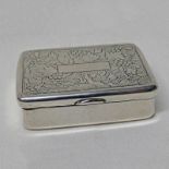 19TH CENTURY CHINESE SILVER SNUFF BOX WITH FOLIATE DECORATION & 2-CHARACTER MARK - 5.