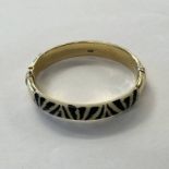 18K GOLD ZEBRA PATTERN HINGED BANGLE - 6 CM INNER DIAMETER, 23.