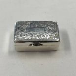 19TH CENTURY CHINESE SNUFF BOX WITH FOLIATE ENGRAVED DECORATION, 2 CHARACTER MARK TO INSIDE - 3.