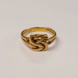 18CT GOLD KNOT RING - 3.