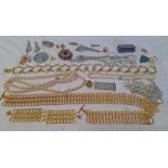 VARIOUS JEWELLERY INCLUDING BROOCHES, NECKLACES, EARRINGS,
