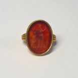 9CT GOLD CARNELIAN INTAGLIO SEAL SCARF SLIDE SHOWING A WOMAN STOOD BESIDE AN ANCHOR BY A CLIFF