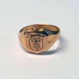 9CT GOLD CRESTED SIGNET RING, BIRMINGHAM 1919, RING SIZE W, 8.