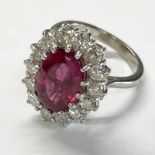 18CT GOLD PINK TOURMALINE & DIAMOND CLUSTER RING, THE OVAL TOURMALINE APPROX. 4.