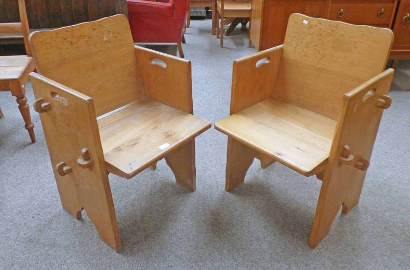 PAIR OF 20TH CENTURY OAK ARMCHAIRS 81 CM TALL Condition Report: Both items of the