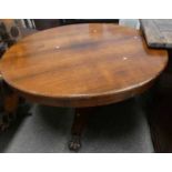 19TH CENTURY MAHOGANY CIRCULAR BREAKFAST TABLE ON CENTRE PEDESTAL WITH 3 PAW FEET.