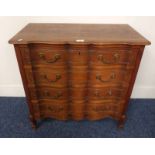 20TH CENTURY CONTINENTAL OAK CHEST OF DRAWERS WITH SHAPED FRONT & 4 DRAWERS ON CABRIOLE SUPPORTS.