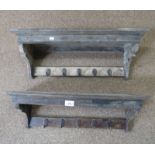 EARLY 20TH CENTURY OAK WALL MOUNTED COAT RACK 61 CM WIDE