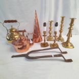 LARGE SELECTION OF BRASS & METAL WARE TO INCLUDE CANDLESTICKS, POTS,