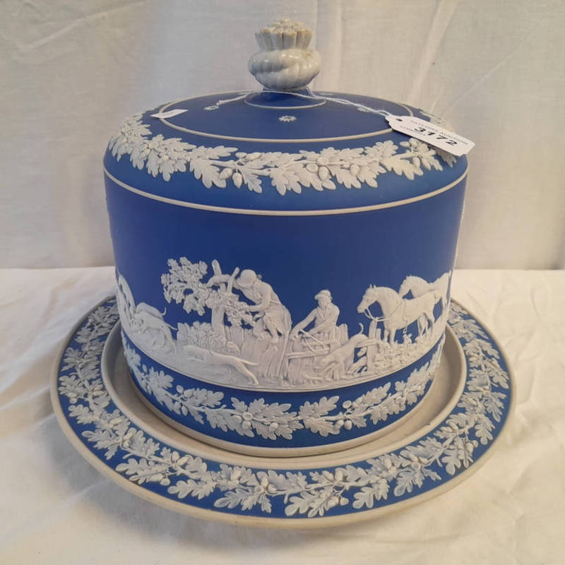 BLUE AND WHITE JASPERWARE CHEESE DOME WITH FLORAL AND FOX HUNTING SCENE, DECORATION,
