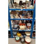 VARIOUS SELECTION OF PORCELAIN TEAWARE, KITCHEN GADGETS,