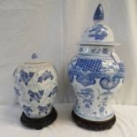 LARGE BLUE & WHITE ORIENTAL LIDDED VASE WITH ORIENTAL DECORATION WITH CHARACTER MARK 46 CM TALL