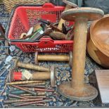 SELECTION OF VARIOUS SIZED WOODEN THREAD COGS IN ONE BOX