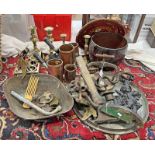 VARIOUS BRASS WARE ETC TO INCLUDE CANDLE STICKS, CAST METAL DOOR STOP, SERVING TRAY ETC.