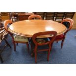 MAHOGANY OVAL TOPPED PEDESTAL TABLE & 4 MAHOGANY BALLOON BACK DINING CHAIRS ON TURNED SUPPORTS.