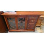 LATE 20TH CENTURY MAHOGANY BOOKCASE WITH 2 ASTRAGAL GLASS PANEL DOORS OPENING TO SHELVED INTERIOR,