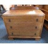 MID 20TH CENTURY OAK CHEST OF 3 DRAWERS Condition Report: The lot has age related