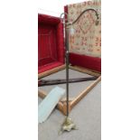 BRASS STANDARD LAMP ON 3 SPREADING SUPPORTS.