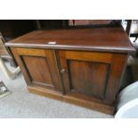 MAHOGANY TABLE TOP CABINET WITH 2 PANEL DOORS OPENING TO SECTIONED INTERIOR & BRASS HANDLES TO SIDE,