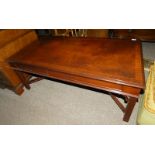 20TH CENTURY MAHOGANY RECTANGULAR COFFEE TABLE WITH A SINGLE DRAWER EACH END ON REEDED SQUARE