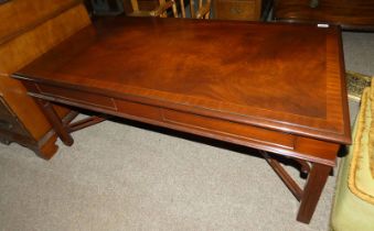 20TH CENTURY MAHOGANY RECTANGULAR COFFEE TABLE WITH A SINGLE DRAWER EACH END ON REEDED SQUARE
