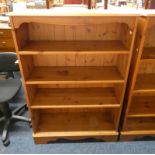 PINE OPEN BOOKCASE WITH ADJUSTABLE SHELVES Condition Report: The lot is generally