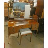 20TH CENTURY WALNUT DRESSING TABLE WITH MIRROR & 5 DRAWERS 148CM TALL X 121CM WIDE,