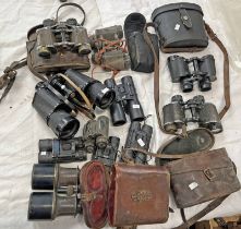 11 PAIRS OF BINOCULARS TO INCLUDE A PAIR OF WW1 ERA 'THE VICTOR' PARIS BINOCULARS IN LEATHER CASE,