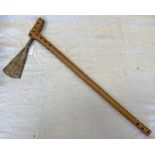 AFRICAN TRIBAL AXE WITH WORKED METAL HEAD ON 58 CM LONG WOODEN SHAFT