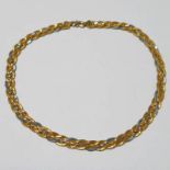 18CT GOLD TRI-COLOURED FLAT WEAVE COLLAR NECKLACE - 40CM LONG, 20.